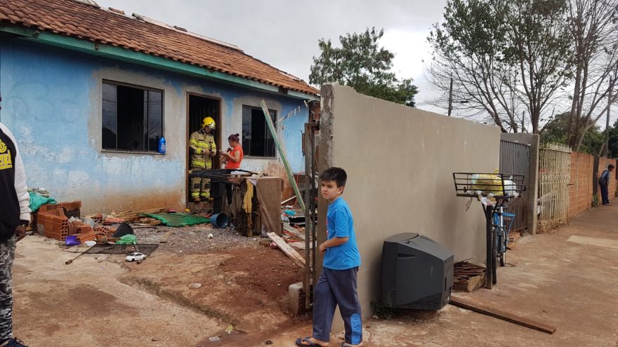 Explosão em televisão causa incêndio em residência no Bairro Interlagos