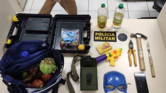 Veja objetos que estavam com homem detido após ameaçar Paranhos