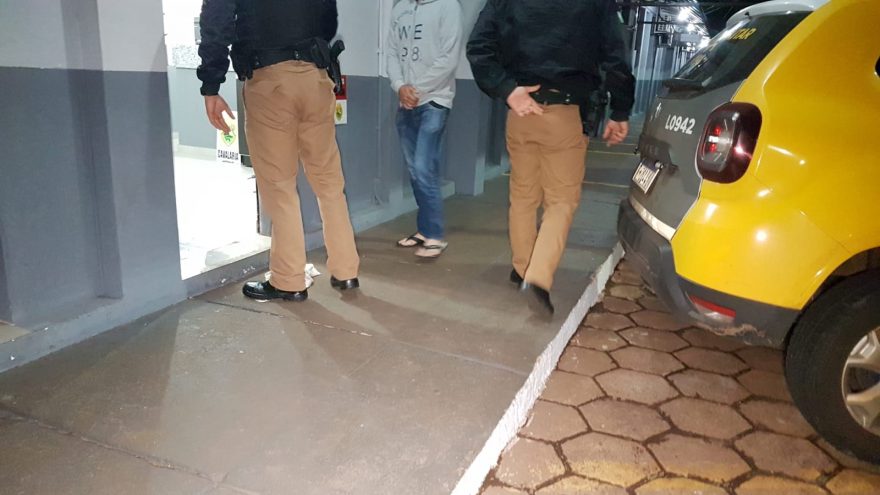 Após briga em residência, casal de jovens é encaminhado à delegacia