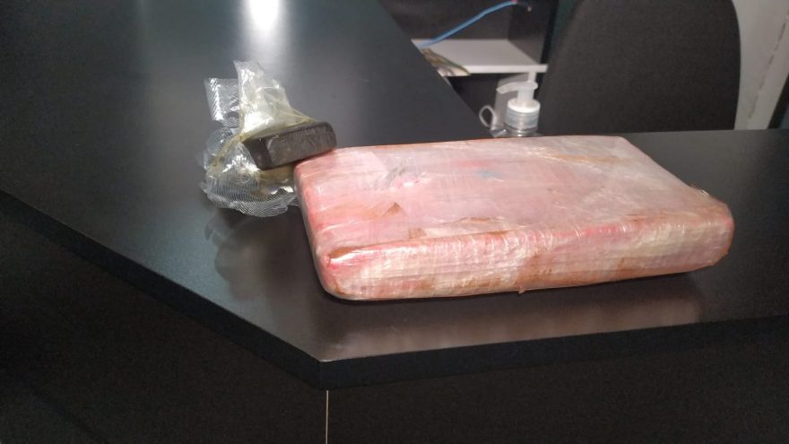 Trio é detido pela PRF transportando cocaína e haxixe na BR-277