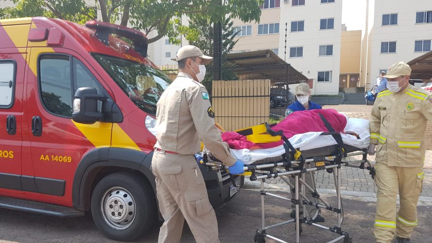 Idosa de 90 anos fica ferida ao cair da cama em residência entre o Centro e o Bairro Neva