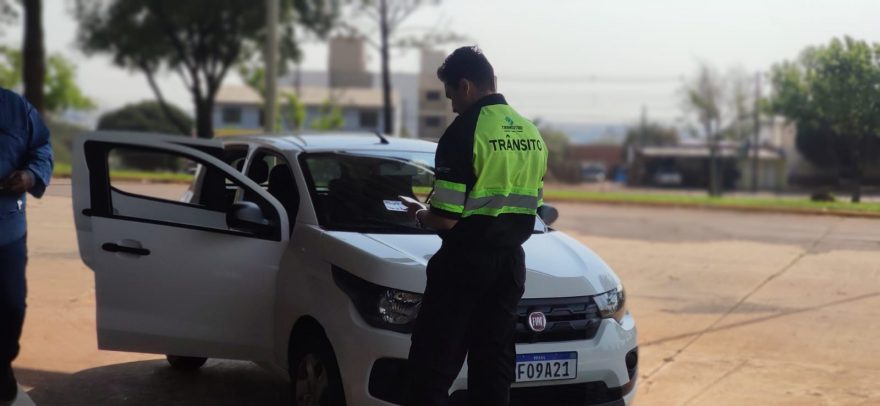 Transitar realiza procedimentos de fiscalização a veículos utilizados por motoristas de aplicativos