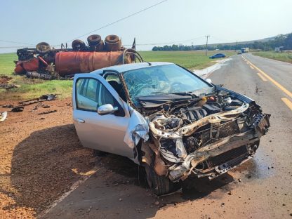 Pneu de caminhão estoura e provoca grave colisão entre Toledo e Ouro Verde do Oeste Imagem referente a Pneu de caminhão estoura e provoca grave colisão entre Toledo e Ouro Verde do Oeste