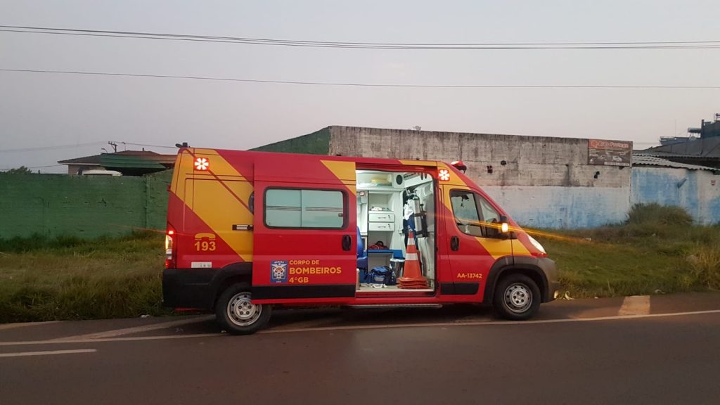 Vítima de queda na marginal da BR-277 é socorrida pelo Corpo de Bombeiros