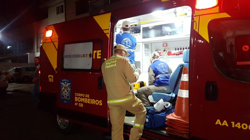 Dois jovens ficam feridos após luta corporal e socorristas são acionados
