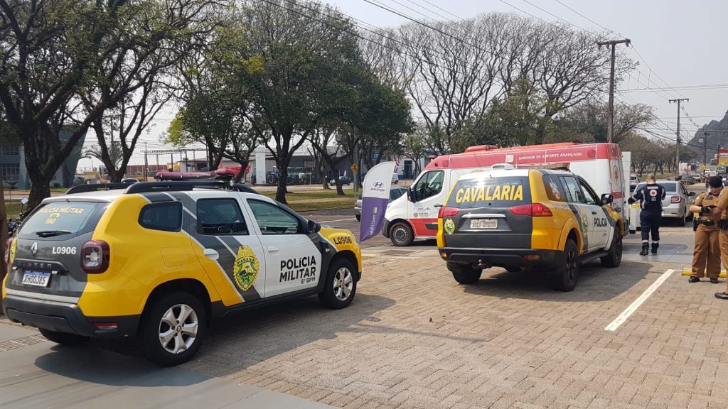 Homem em surto invade loja na Av. Brasil