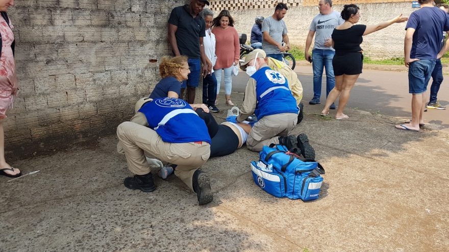 Mulher sofre laceração no pé após acidente de trânsito no Bairro Periolo