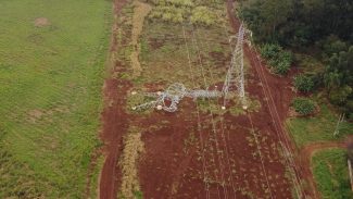 Imagens aéreas mostram como ficaram as torres que caíram na Região do Parque Verde
