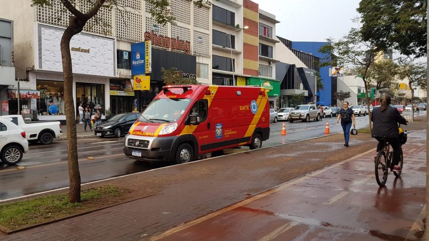 Idosa é atropelada por bicicleta no Centro