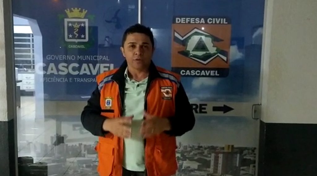 Mais de 60 atendimentos foram realizados pela Defesa Civil por conta do temporal