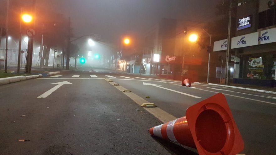 Nevoeiro e semáforos inoperantes solicitaram atenção redobrada durante a madrugada