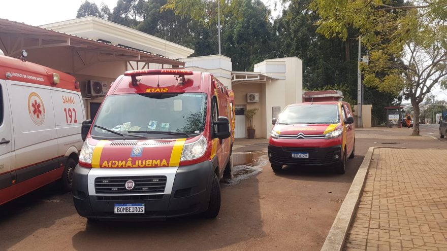 Homem encosta em fio com eletricidade e sofre queda de seis metros no Brasmadeira