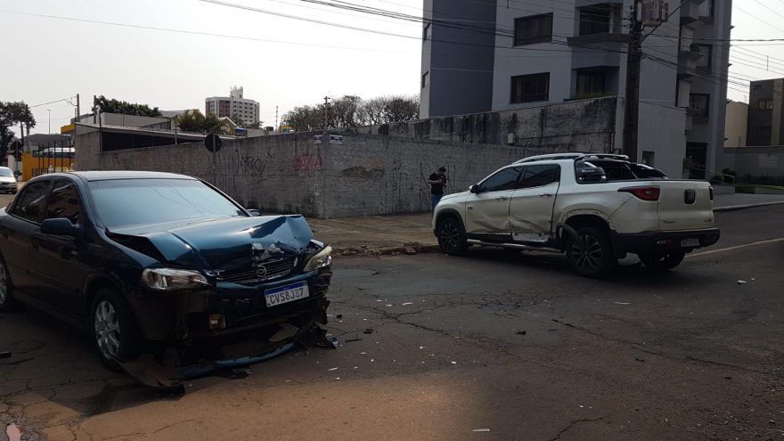 Menina de 15 anos fica ferida em acidente no Centro de Cascavel