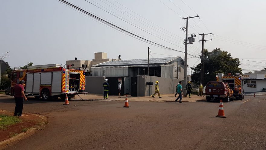 Cabeamento de energia solar provoca incêndio em empresa no Bairro Canadá