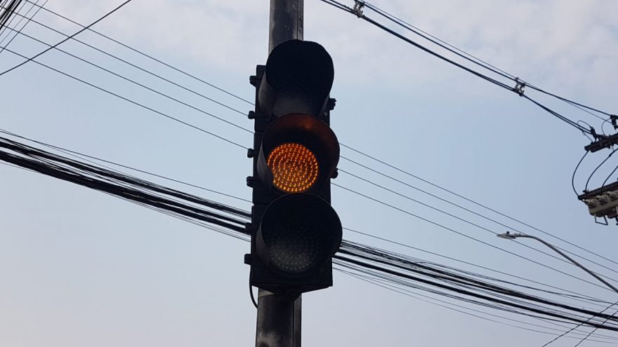 Após temporal, alguns semáforos seguem inoperantes em Cascavel