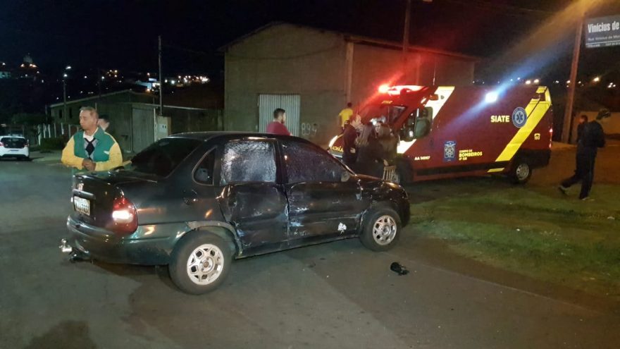 Forte colisão entre ônibus do transporte coletivo e automóvel deixa pessoas feridas no Bairro Brasília