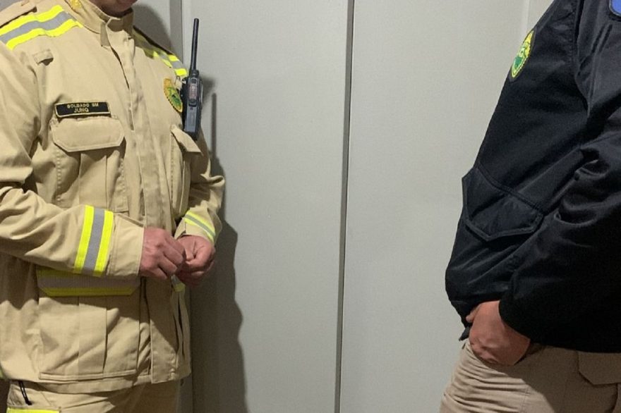 Homem fica preso em elevador e é resgatado pelo Corpo de Bombeiros na Av. das Torres