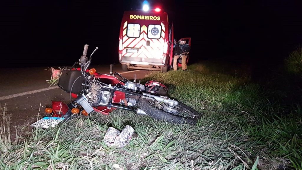Rapaz de 26 anos cai de motocicleta na PR-486 e é socorrido pelo Siate