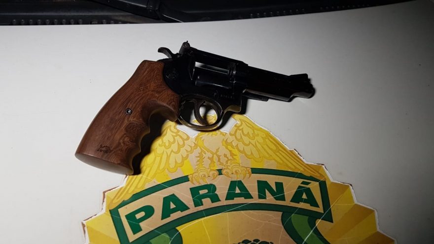 Portando arma de fogo, suspeito de agredir a mulher é preso pela PM em Céu Azul