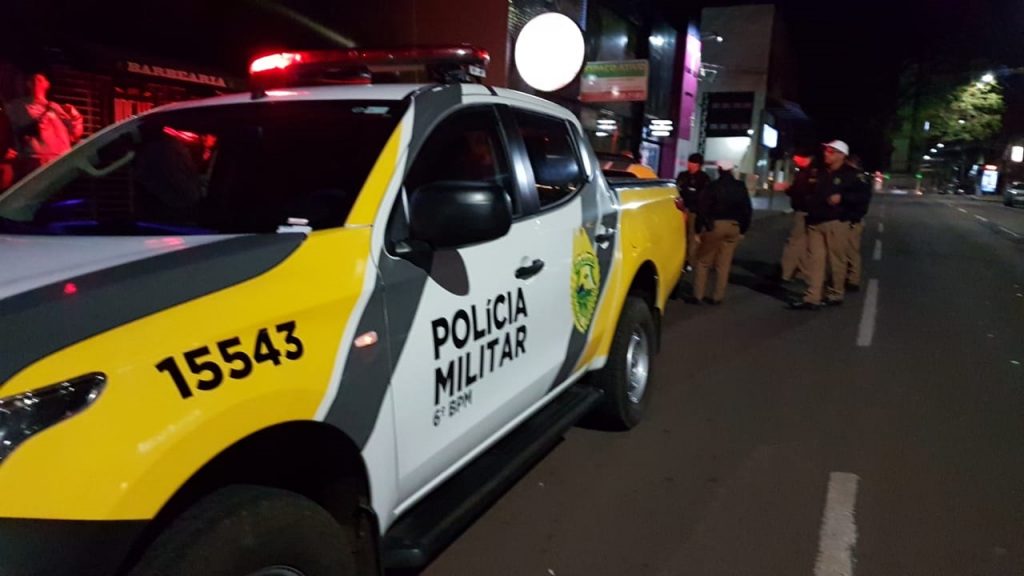 Confusão em casa noturna mobiliza equipes da PM até a Rua Paraná, no Centro