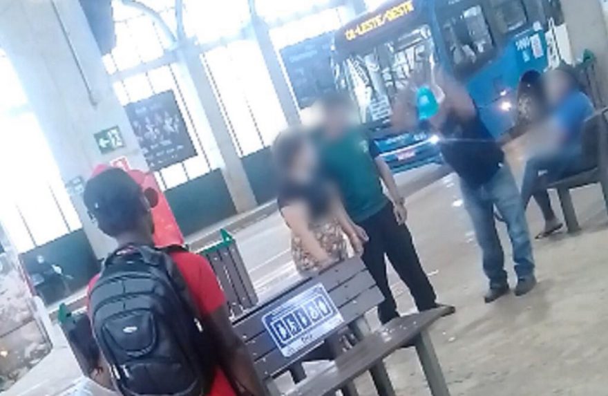 Vendedor de bombom fica revoltado após discussão com homem no Terminal Oeste