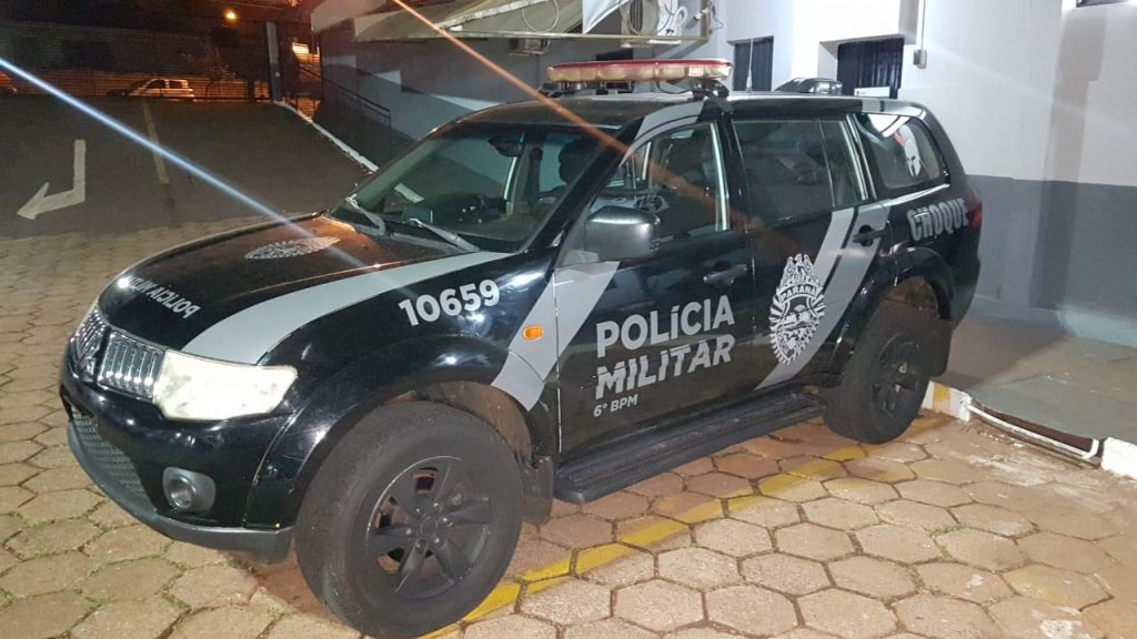 Homem com dois mandados de prisão em aberto é detido pelo choque