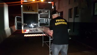 Corpo de gestante vítima de colisão na BR-277 chega no Instituto Médico Legal Corpo de gestante vítima de colisão na BR-277 chega no Instituto Médico Legal