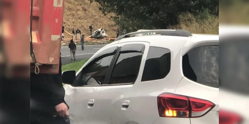 Acidente entre carro e caminhão deixa cinco feridos e três mortos no Paraná