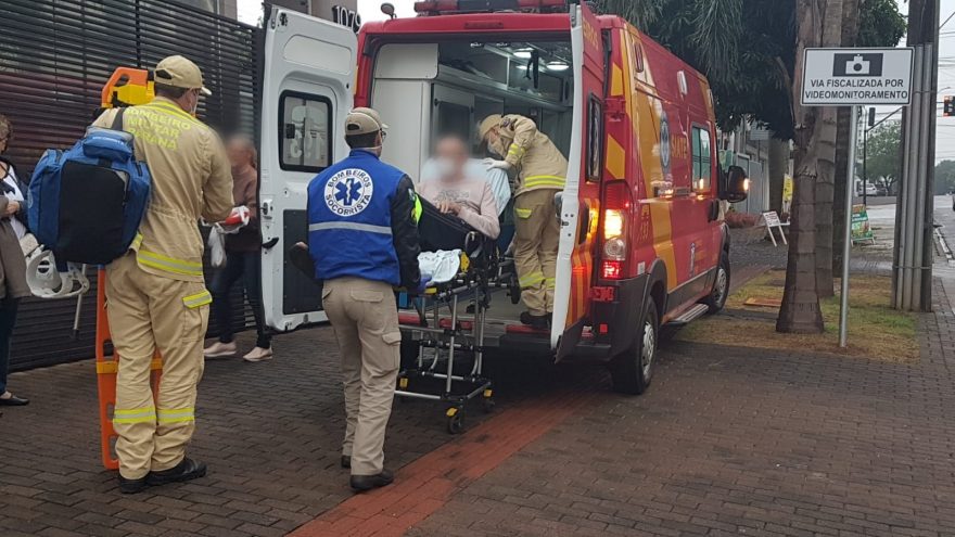 Idoso escorrega e precisa ser atendido pelo Siate no Bairro Coqueiral