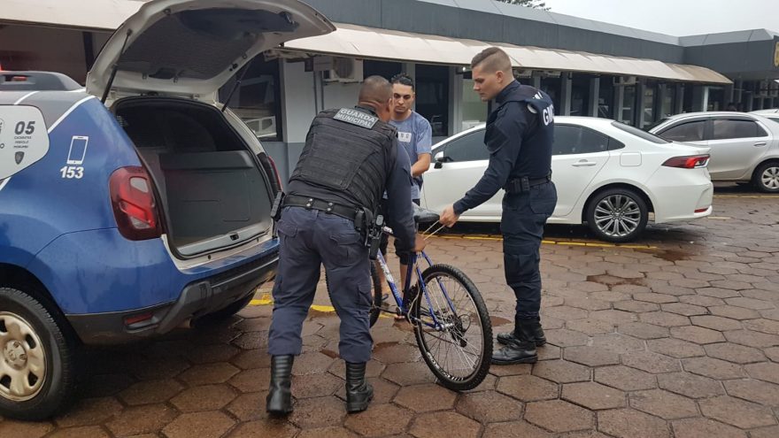 Bicicleta furtada é recuperada pela Guarda Municipal; ladrão ferido precisou ser levado para a UPA