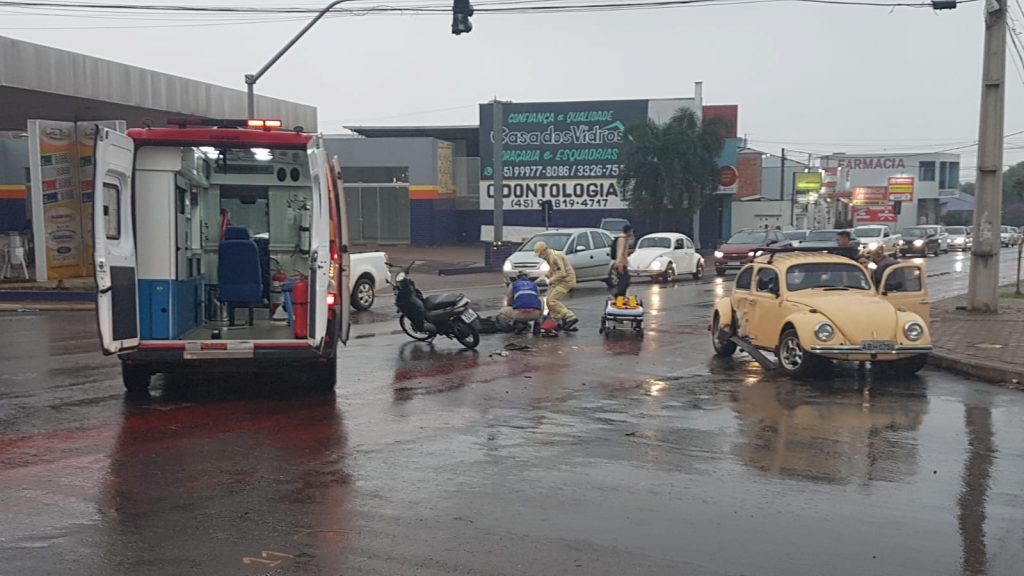 Duas mulheres ficam feridas em colisão na Avenida Tito Muffato