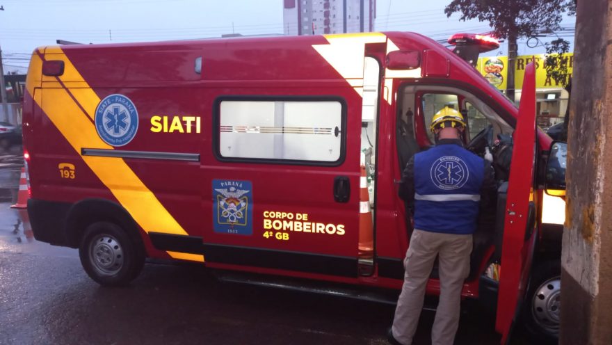 Ciclista colide contra porta de carro no Bairro Alto Alegre