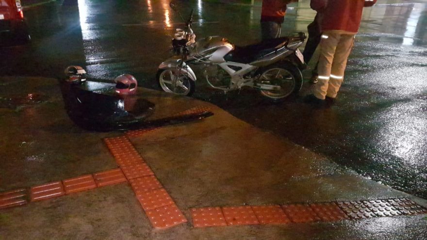 Mulher fica ferida após colisão no Bairro Alto Alegre