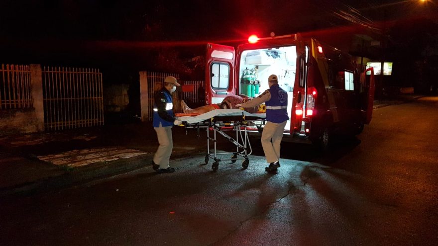 Idosa fere o rosto ao cair da cama e precisa de atendimento do Siate, no Bairro São Cristóvão