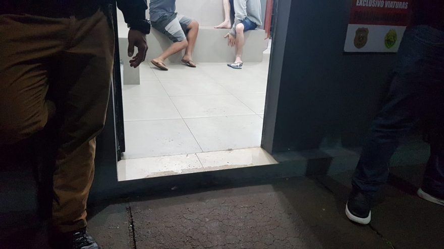 Dupla é detida acusada de participação no furto de camionetes em Cascavel