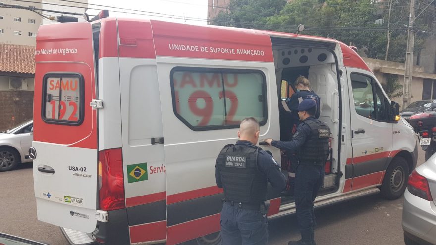 Equipes do Samu e da Guarda Municipal realizam resgate em apartamento no Centro