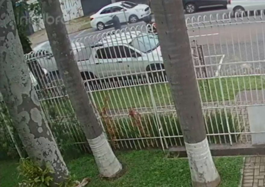 Policial mata ex-companheira, tranca-se no carro com ela e tira a própria vida