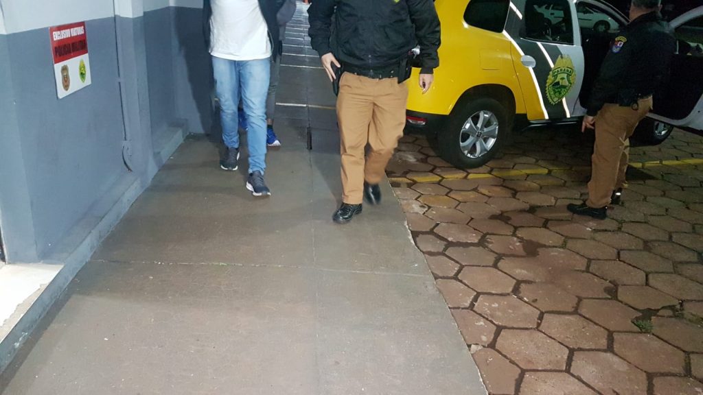Dois homens são detidos por envolvimento com ilícito em Cascavel
