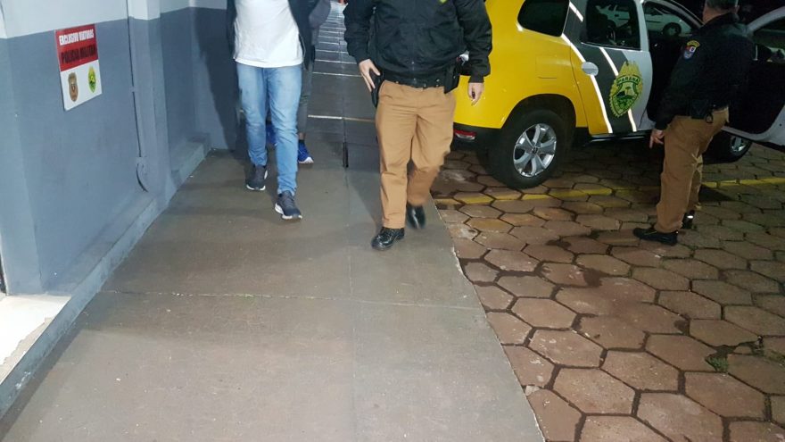 Dois homens são detidos por envolvimento com ilícito em Cascavel