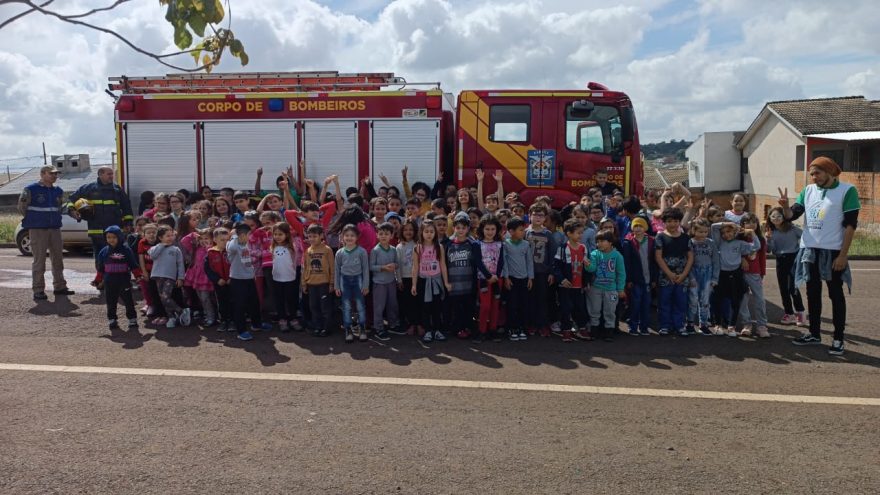 Equipe do Corpo de Bombeiros realiza treinamento de prevenção à incêndio nos CMEIs da cidade