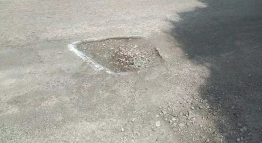 Internauta reclama de buracos na via no Bairro Tropical