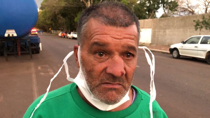 Homem relata que familiares vieram de SP para cuidar dele, entretanto teriam impedido ele de entrar em casa