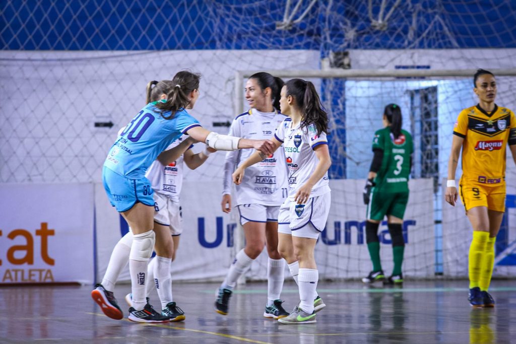 Stein vence o Taboão da Serra e continua líder da Liga Feminina de Futsal