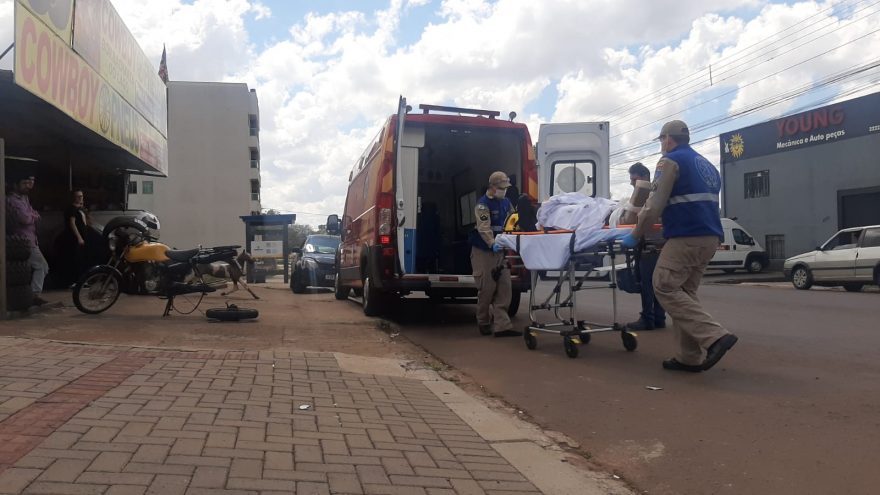 Mulher cai de escada e tem suspeita de fratura na perna no Bairro Maria Luiza