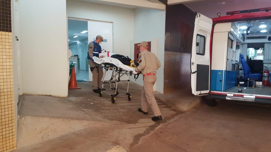 Acidente entre duas bicicletas deixa jovem ferido no Centro