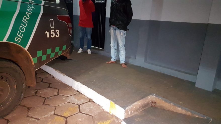 Dois homens são detidos pela Guarda Municipal após tentativa de assalto no Bairro Coqueiral