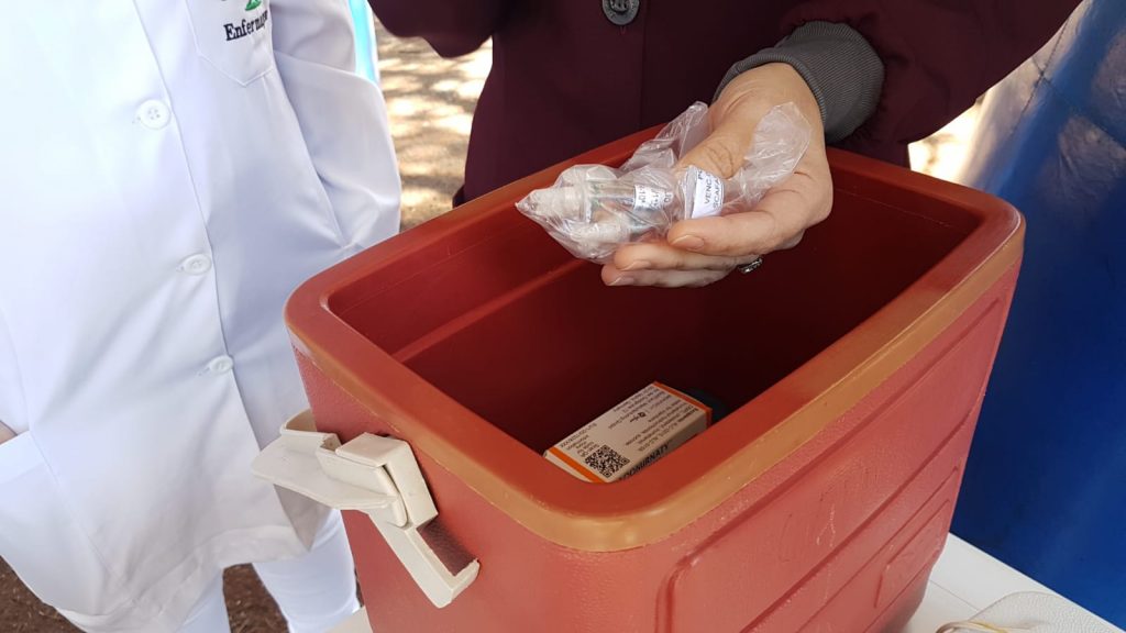 Vacinas contra a pólio são aplicadas no Zoológico de Cascavel