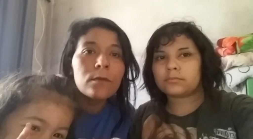 Mãe de duas filhas ficou dois meses sem trabalho e pede ajuda para conseguir alimentos