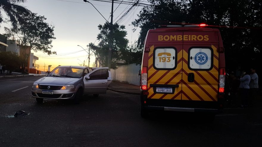 Carro e caminhonete se envolvem em colisão na Rua Cuiabá com Salgado Filho