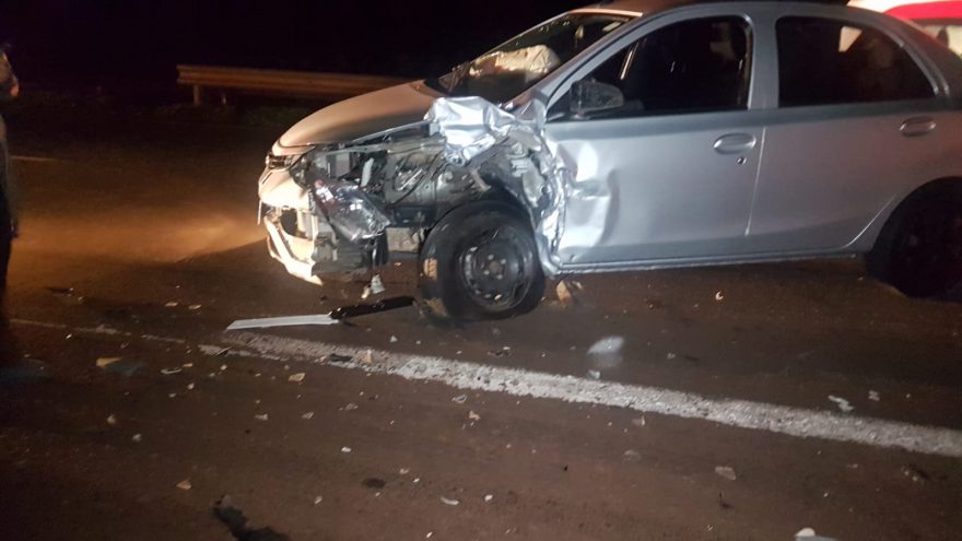 Veículo acessa o Contorno Oeste na contramão e provoca grande colisão em Cascavel
